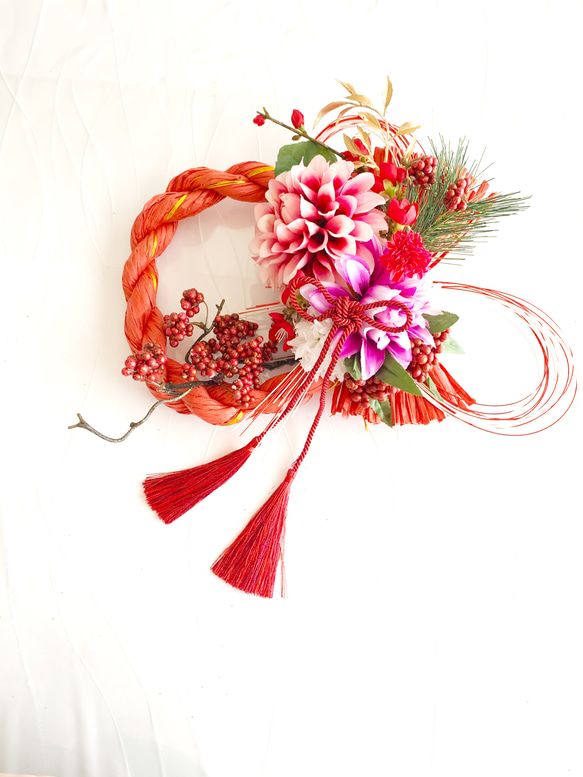 新作しめ縄飾り＊紅幸ダリアと紫菊白菊、慶タッセルのお正月飾り