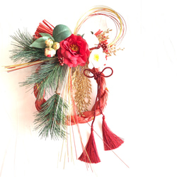 椿を包んだシンプルなしめ縄 新作しめ縄飾り＊紅香椿と積雪椿のお正月飾り しめ縄・しめ飾り iko