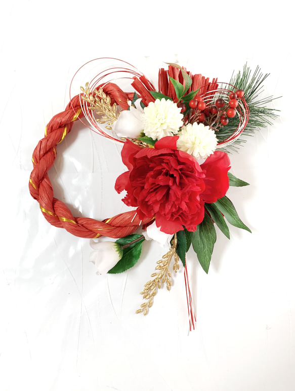 新作お正月飾り＊赤芍薬と可愛いピンポンマムのお祝い飾り 1枚目の画像
