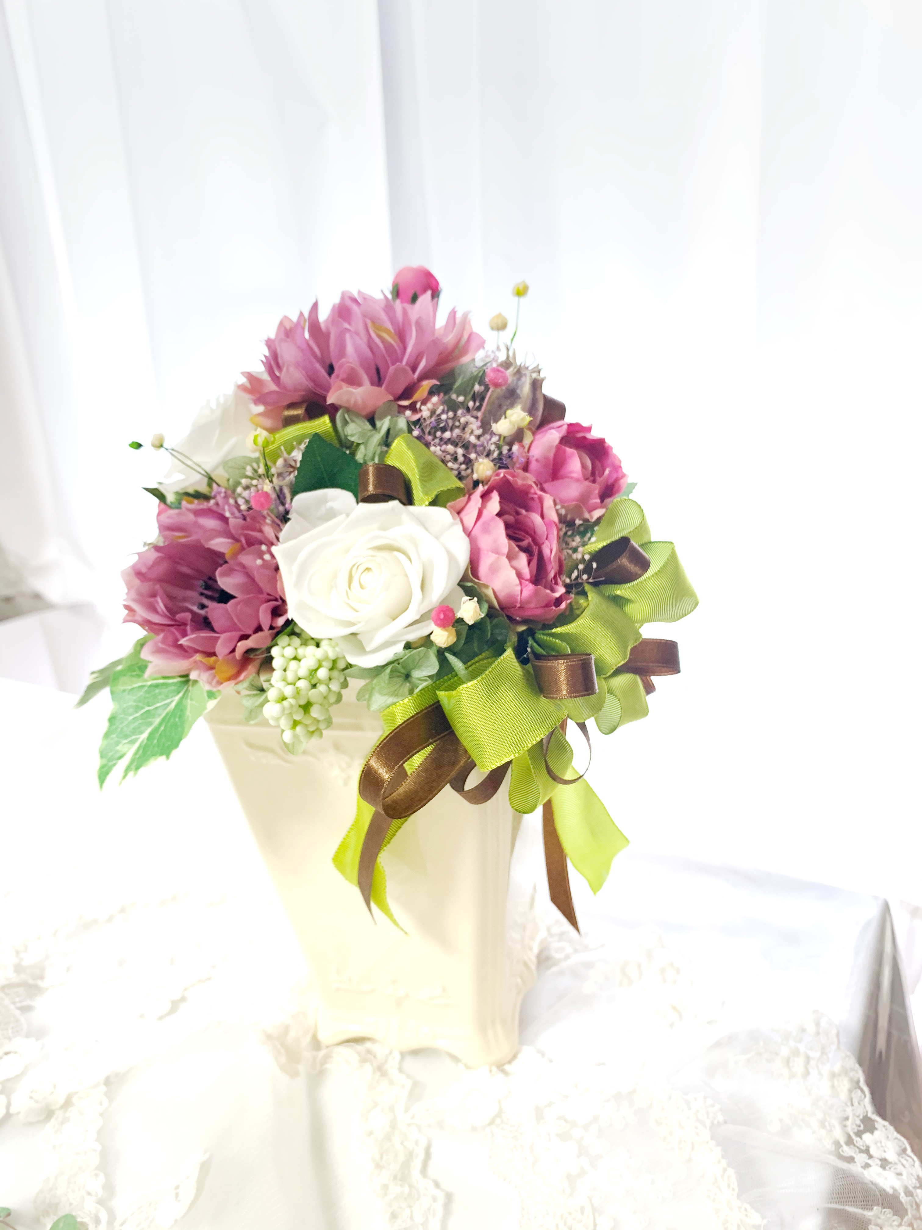 限定一個＊大人綺麗＊シックなアネモネとホワイトローズのピスタチオグリーンのリボンを添えたフラワーギフト