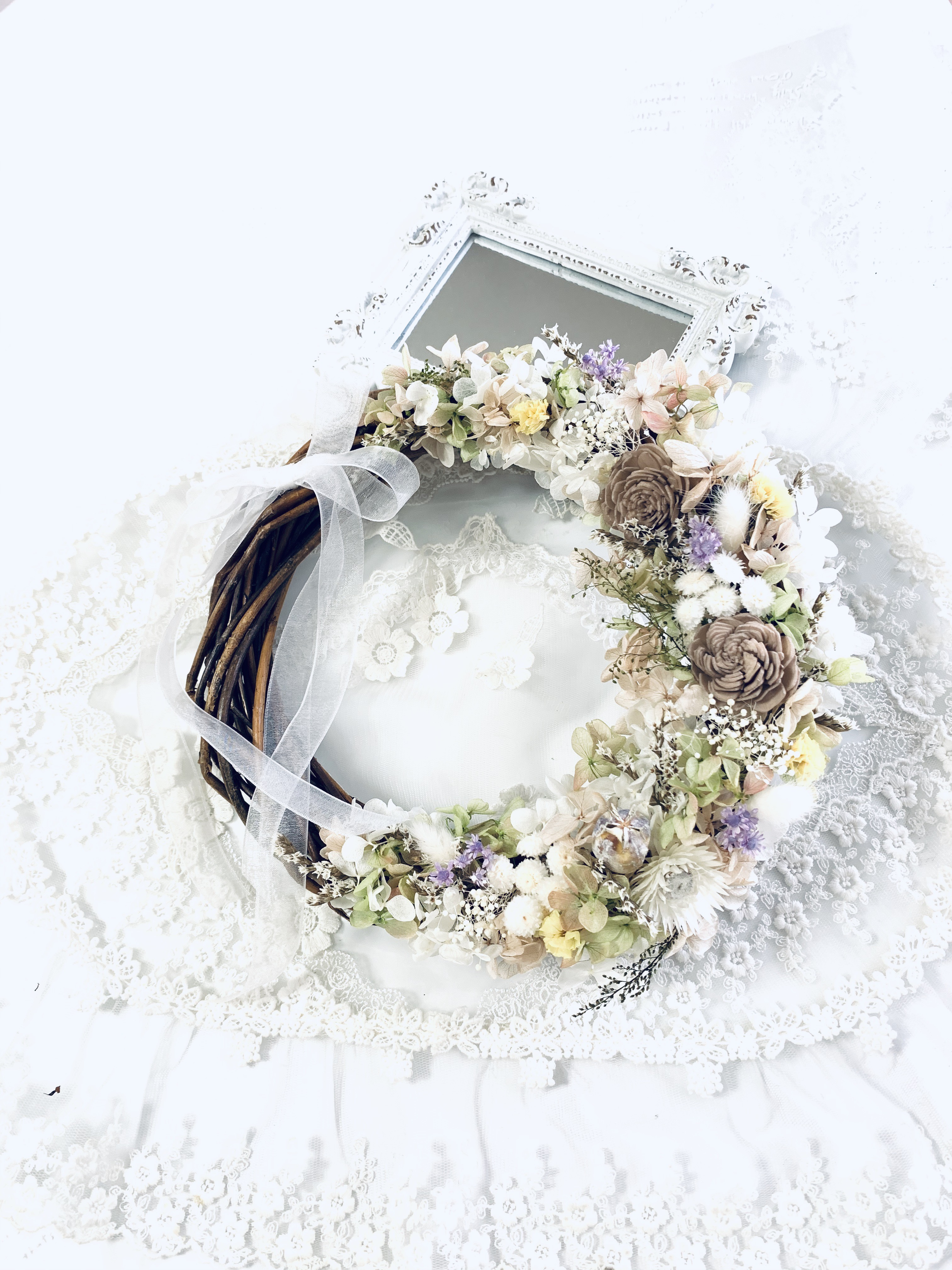 優しい色合いのニュアンスカラー＊お花畑のクレッセントリース その他  