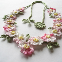レース編み　桜のネックレス 2枚目の画像