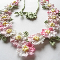 レース編み　桜のネックレス 3枚目の画像