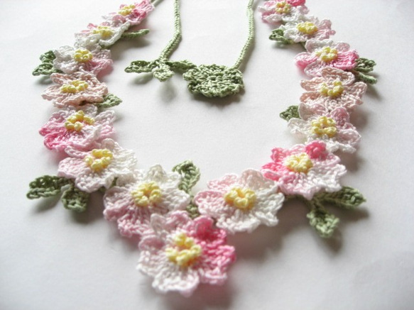 レース編み　桜のネックレス 3枚目の画像