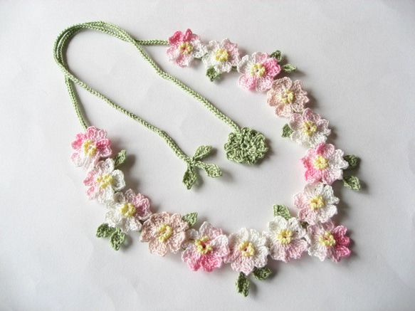 レース編み　桜のネックレス 4枚目の画像
