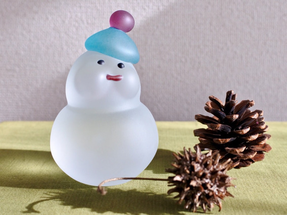 食いしん坊雪だるま (水色のベレー帽) 1枚目の画像