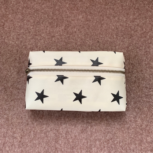 ウエットティッシュケース【⭐︎✳︎黒うさ✳︎⭐︎】 手縫】黒色本革ウエットティッシュケース（又は2個ポケット