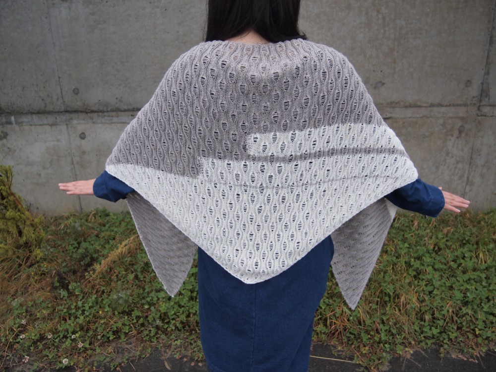 シルク混の優しい穴ぼこショール