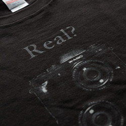 二つ眼カメラ【5.6oz Long T-shirt】- black - 6枚目の画像