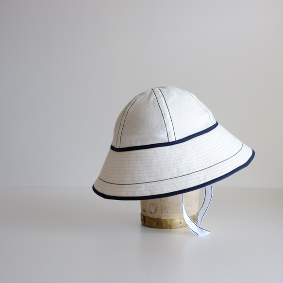 ＊sold＊ セーラーハット 【 白 リネン に 紺 ステッチ 】 高原 ／ sailor hat linen 1枚目の画像