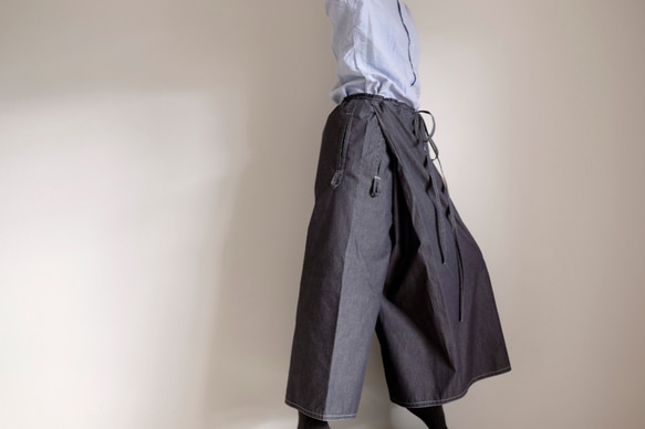 新作・エプロンラップパンツ / コットン シャンブレー【 インディゴ 】/ apron wrap pants 2枚目の画像