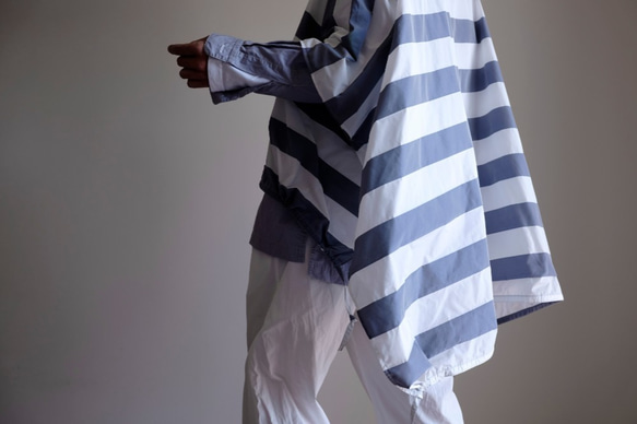 2way雨披外套/套頭衫/聚酯纖維[邊框/白色和海軍藍花布] 第9張的照片