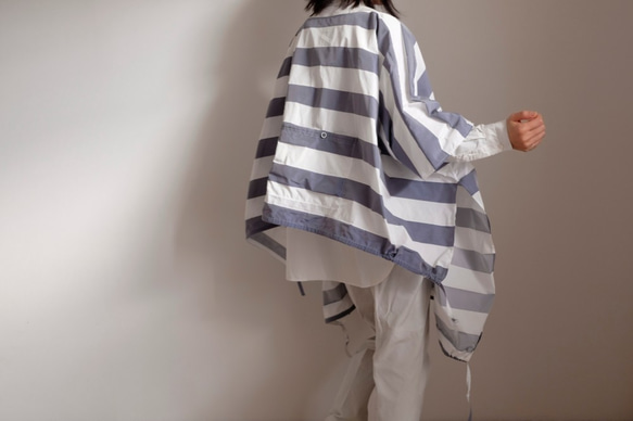 2way雨披外套/套頭衫/聚酯纖維[邊框/白色和海軍藍花布] 第5張的照片