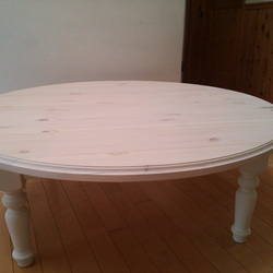 北欧レッドパイン材ラウンドテーブル　丸テーブル 2枚目の画像