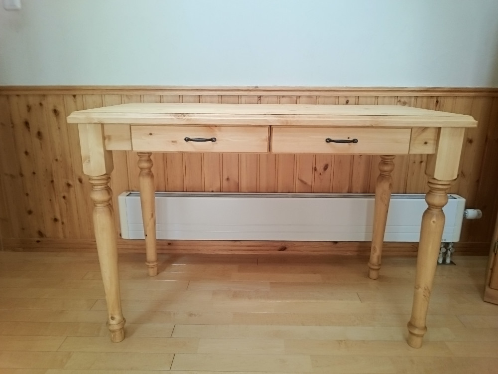 ろくろ脚のデスク　パイン無垢材使用