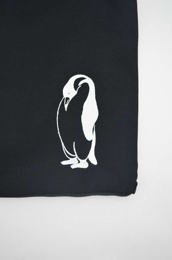 ペンギン キャンバスクランチバッグ　黒 4枚目の画像