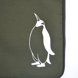ペンギン キャンバスクランチバッグ　オリーブ 3枚目の画像