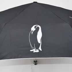 ペンギン 折りたたみ日傘、晴雨兼用　黒、UVカット　オリジナル　ペンギンデザイン入り 2枚目の画像