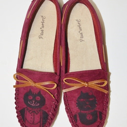ネコ　リボン付手縫いモカシン 、シューズ、靴、オリジナルデザイン 1枚目の画像