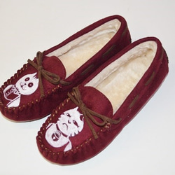 ネコ　リボン付手縫いボアモカシン 、シューズ、靴、オリジナルデザイン 1枚目の画像