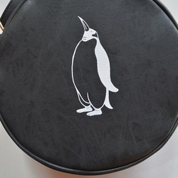 ペンギン　ショルダーバック、丸型ショルダー、オリジナルデザイン 1枚目の画像