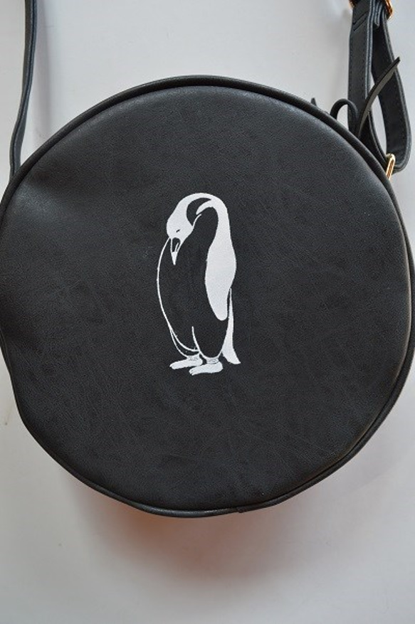 ペンギン　ショルダーバック、丸型ショルダー、オリジナルデザイン 3枚目の画像