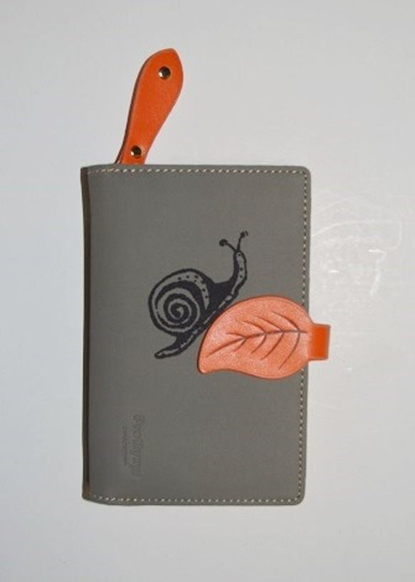 カタツムリ　財布、オレンジ、リーフ、葉っぱデザイン　収納力抜群のお財布！ 1枚目の画像