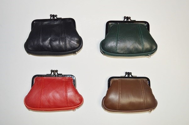 がま口財布　creema がま口財布（小) ジップ付き 黒 または、茶色 がま口