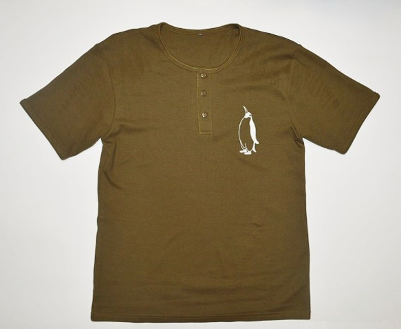ペンギンメンズTシャツ綿100%　ヘンリーネックＴシャツ カーキ 1枚目の画像
