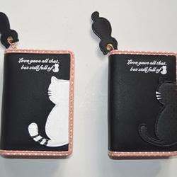ネコ財布、NEKOクランチウォレット　黒ネコ OR 白ネコ 1枚目の画像