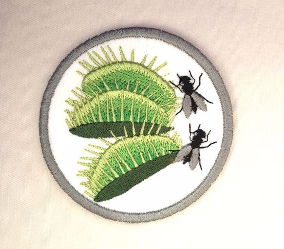 食虫植物■ハエトリソウとハエ■刺繍ワッペン 1枚目の画像