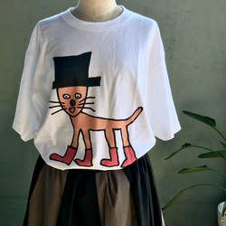 【巨匠動物園】長靴を履きすぎの猫Tシャツ 1枚目の画像