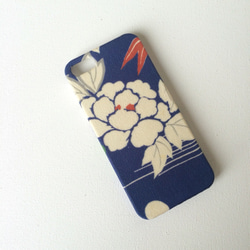 【 KIMONO 】紺に白牡丹・アンティーク着物のiPhoneケース 3枚目の画像
