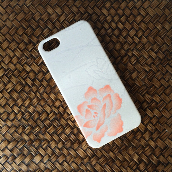 【 KIMONO 】希少! アンティーク着物・白に薔薇のPhoneケース 2枚目の画像