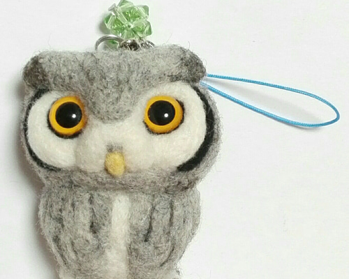 ふくろう（アフリカオオコノハズク）のストラップ羊毛フェルト