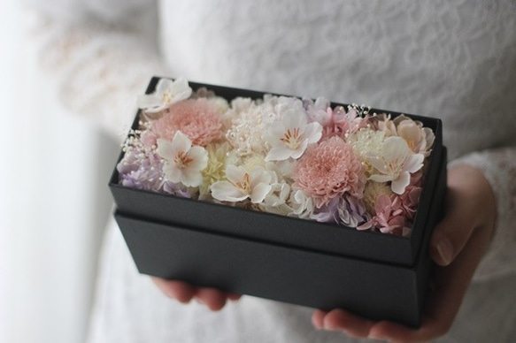 花の贈り物。桜色のフラワーボックス 【sakura】 1枚目の画像
