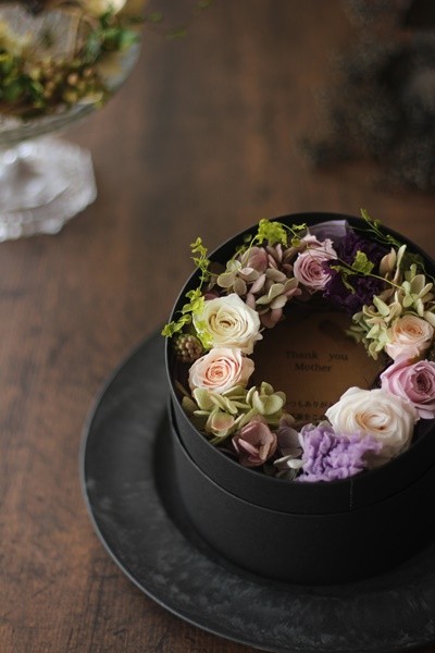 花の贈り物。そのまま飾るリースボックス♪（メッセージ印字付き）