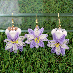 紫のお花とハムスターのピアス/イヤリング（片耳から販売） 2枚目の画像
