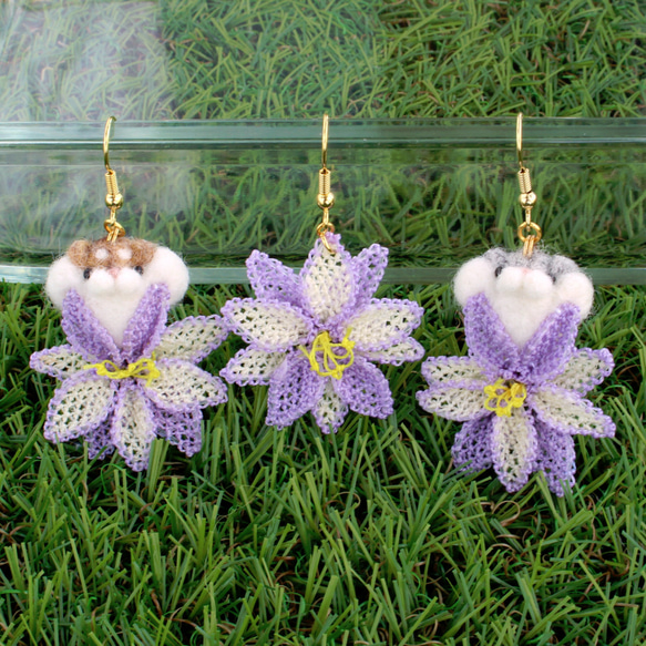 紫のお花とハムスターのピアス/イヤリング（片耳から販売） 2枚目の画像