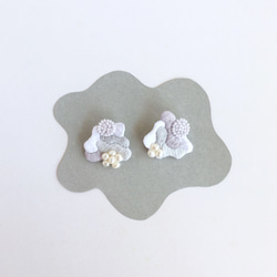 刺繍とパールのピアス / イヤリング  GY 2枚目の画像