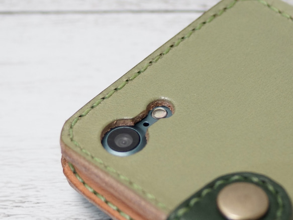 [有限公司生產] iphone7 iphone8對應筆記本型皮套，櫪木皮革亮綠色彈簧顏色 第7張的照片