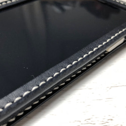 『受注製作』iphoneX iphoneXS用 レザーケース 濃紺ｘホワイトステッチ ハンドストラップ セット 6枚目の画像