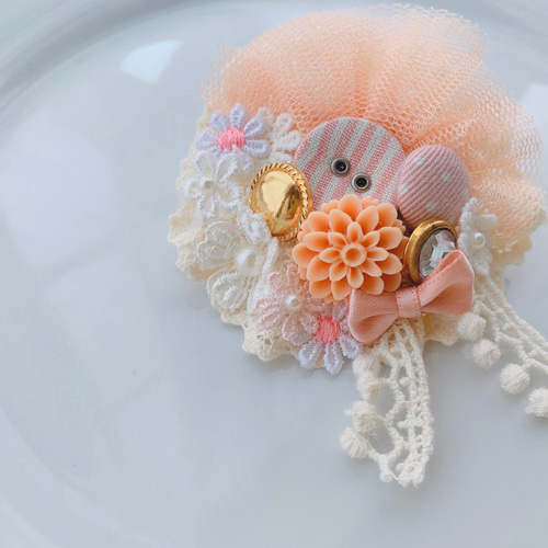 レースとカボション・くるみボタンのピンブローチ コサージュ