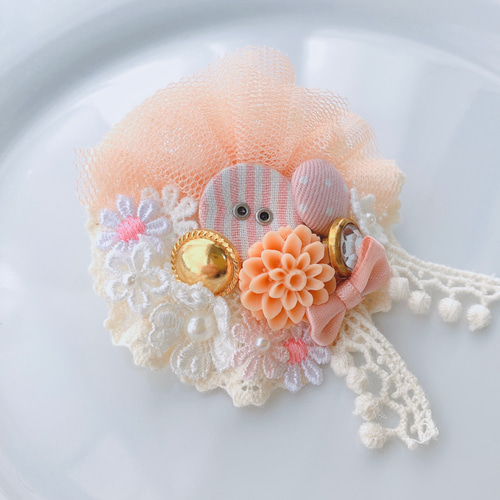 レースとカボション・くるみボタンのピンブローチ コサージュ