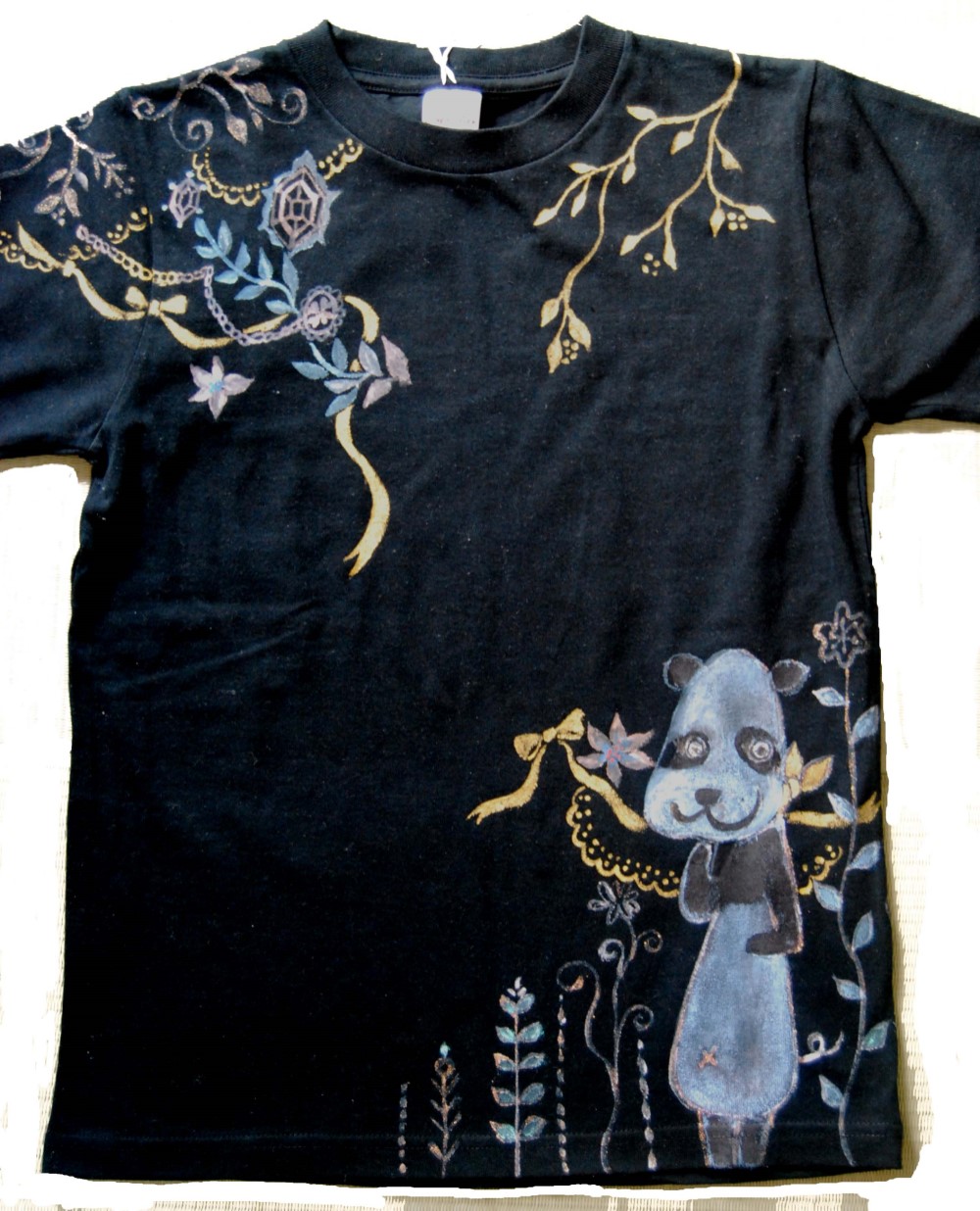 夢見るパンダの黒シャツ