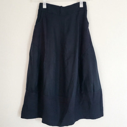 (再販一点)編み物入るリネン100%ネイビーロングスカート 2枚目の画像