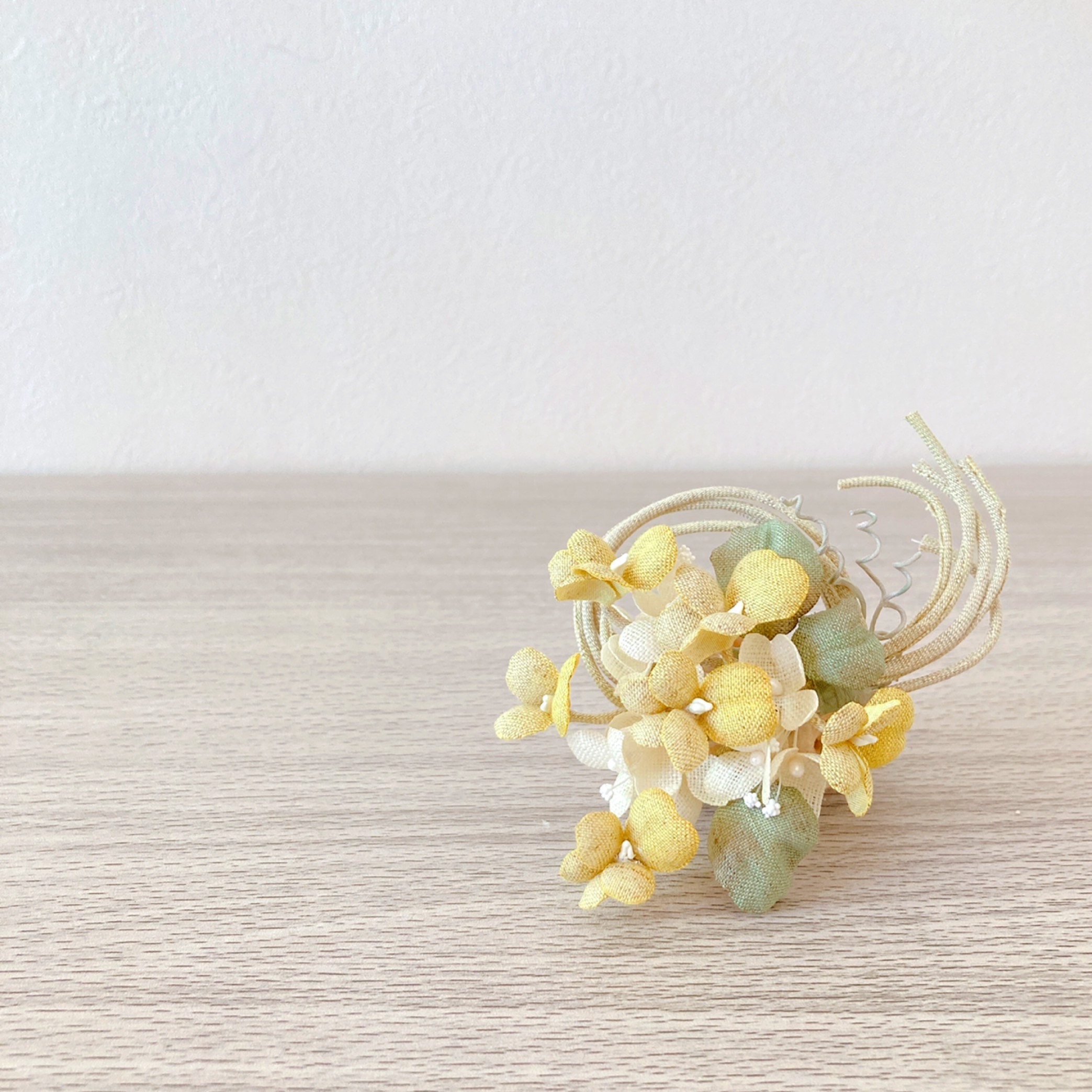 ビオラ＊ブーケ＊リネン　黄　布花コサージュ