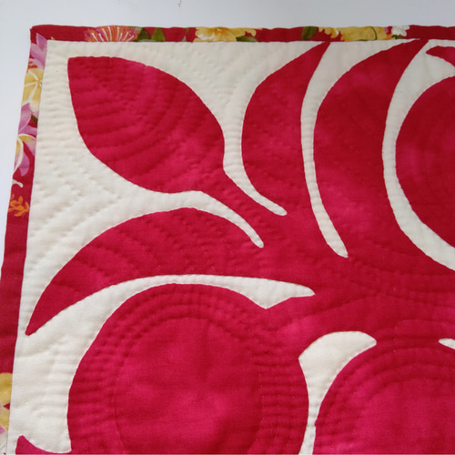 ハワイアンキルト】グァバのタペストリー 赤 タペストリー・壁掛け  