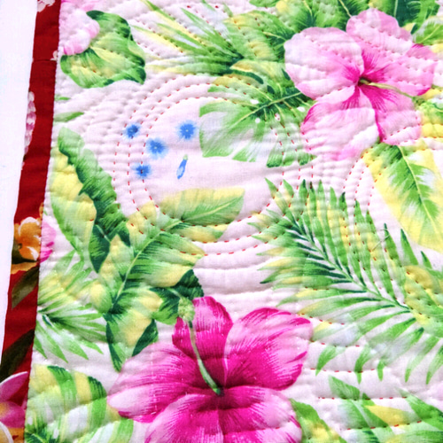 ハワイアンキルト】グァバのタペストリー 赤 タペストリー・壁掛け  