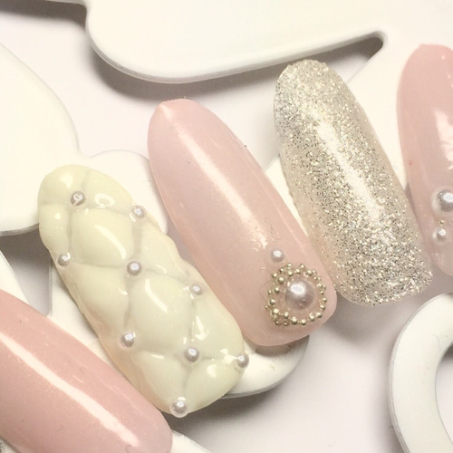 冬にぴったり！ぷくぷくして可愛い❤️ホワイトキルティングネイル